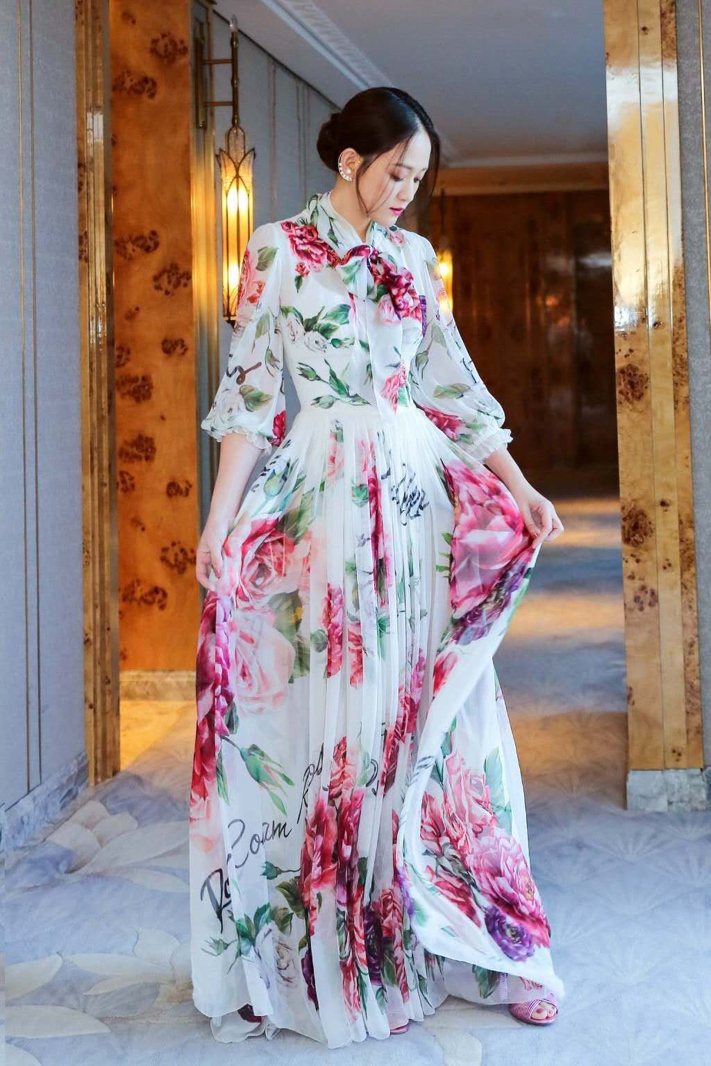 波点裙搭配黑色西装外套,波点裙加西装怎么搭配