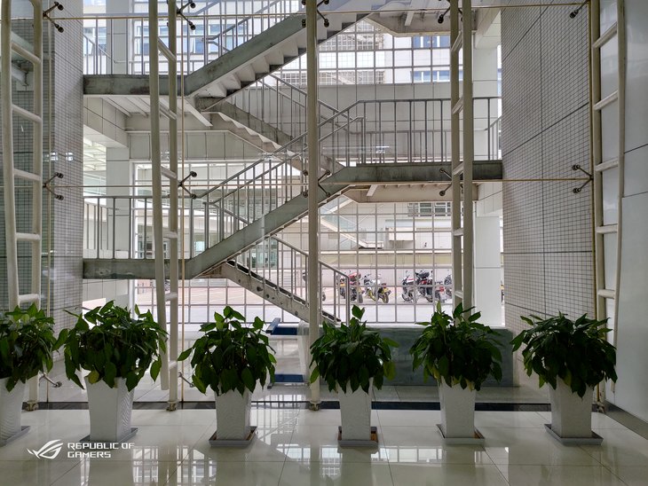 rog游戏手机5用后感受,用了五天的手机卖7500值吗