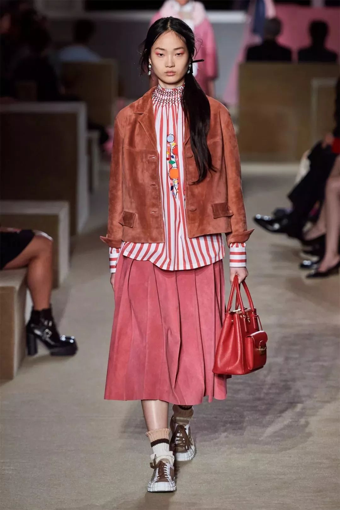 prada2019秋冬女装配色要点,prada2020早春度假系列