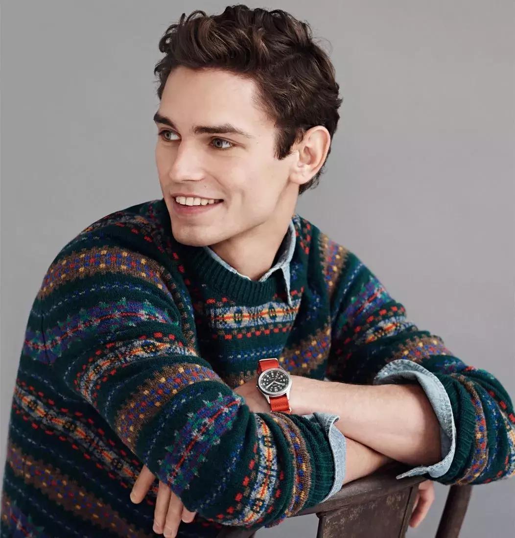 毛衣是冬季的基础单品,毛衣要更适合寒冬