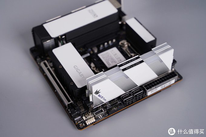 乔家一物:大号ITX装机分享,黑白美学的体现