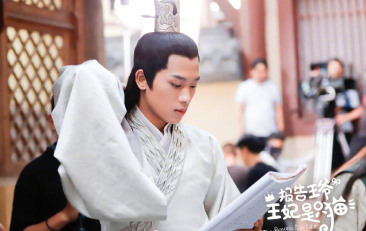 王妃是只猫袁雨萱的吻戏,报告王爷王妃是只猫袁雨萱花絮