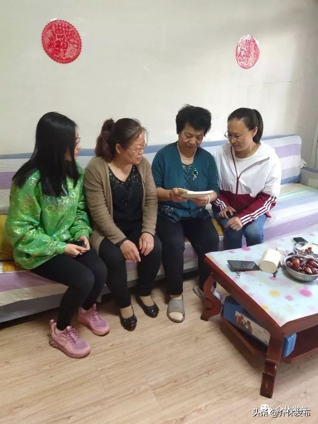 做居民贴心人与安全守护员,做居民群众的贴心人社区书记