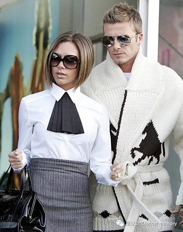 碧咸圆月弯刀,圆月弯刀蓝白玫瑰