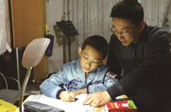 为啥中国孩子“多叛逆”？养育孩子的过程，父母多缺乏“读懂感”