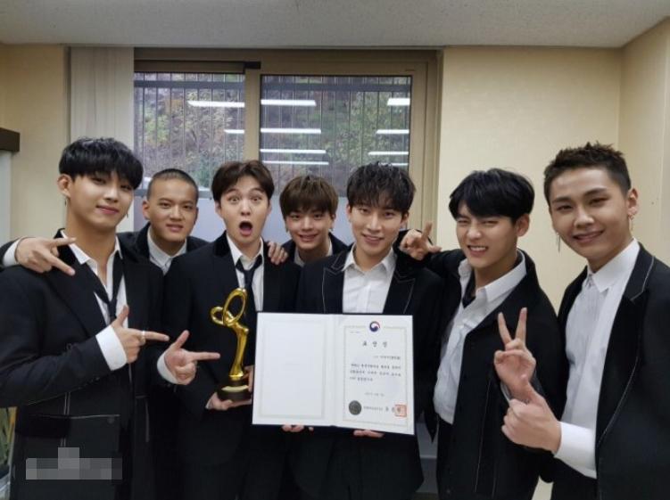 韩团BTOB成员郑镒勋被曝*毒涉**，利用虚拟货币购买，本人已入伍