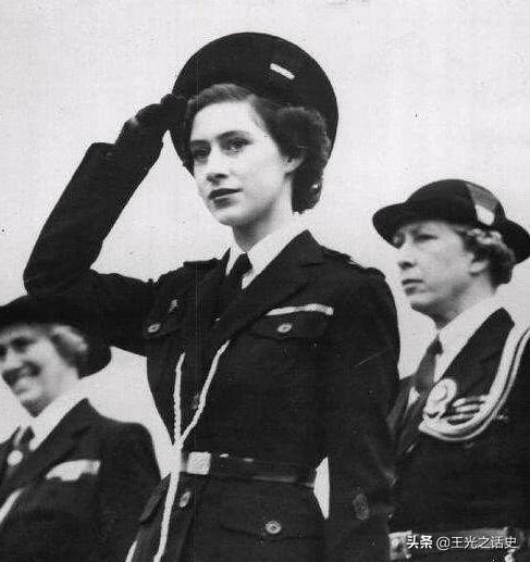 奥黛丽赫本成熟时期电影简介,1953年赫本《罗马假日》