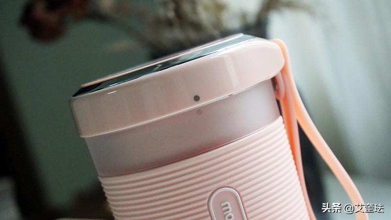 摩飞便携杯怎么榨甘蔗汁,摩飞榨果汁的杯怎么用