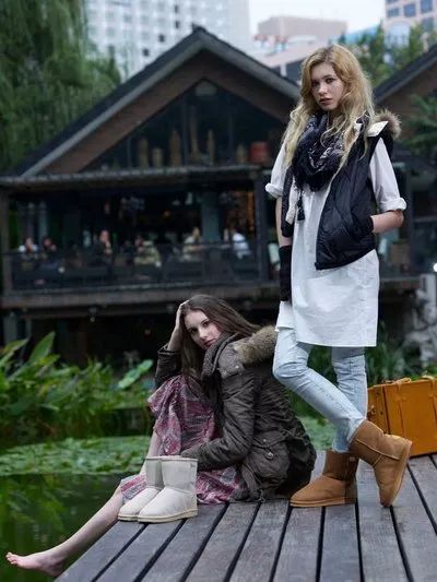 ugg怎么方便穿进去,ugg经典款如何穿搭