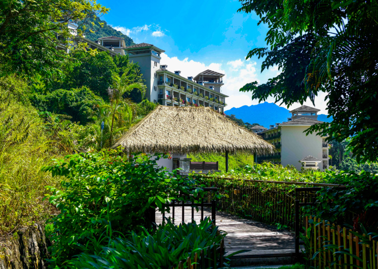 听说广州金叶子温泉酒店是广州的“小布拉宫”