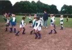 范戴克飞铲被队长教训,范戴克洗碗工客家人