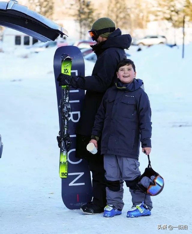 米兰达可儿儿子小开花出街照片,米兰达可儿10岁长子胖成球