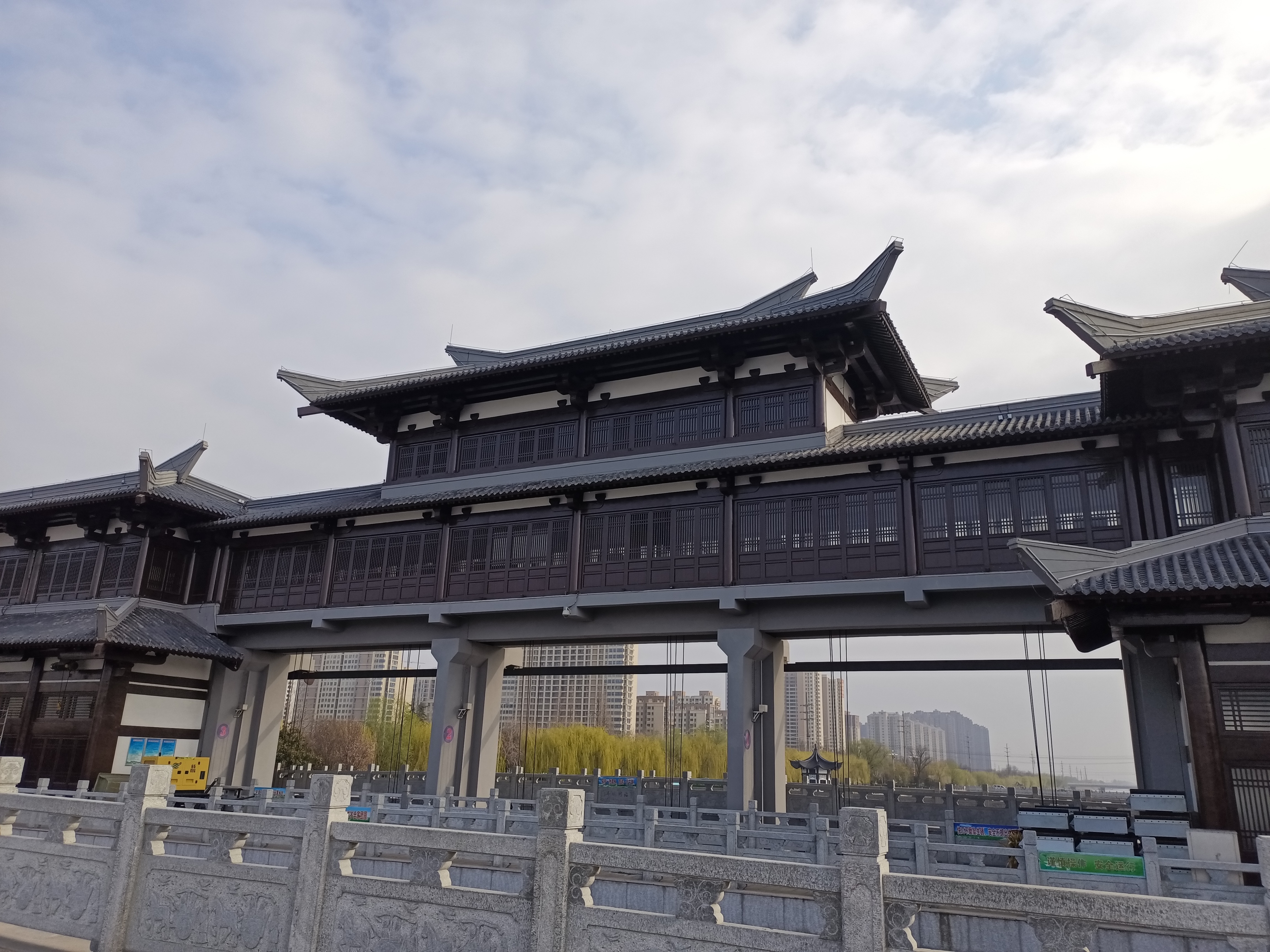 春暖花开正当时,丰县河滨公园成了很多丰县人的休闲胜地