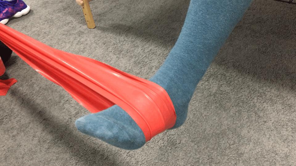 六个月孕妇崴脚了怎么办,如何训练3个月宝宝脚部力量