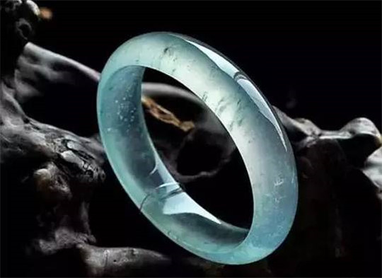 看懂玉石的好处,翡翠的光泽度怎么看