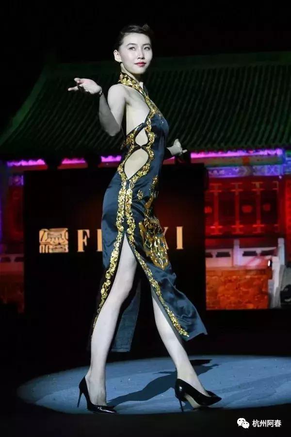 超百图再现2018年服装圈内那三十道靓丽风景……