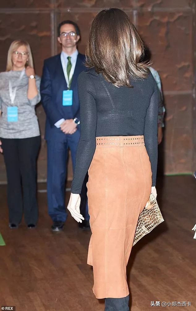 糗大了:Bra透出,衣服穿反,皇室成员们也会穿错衣