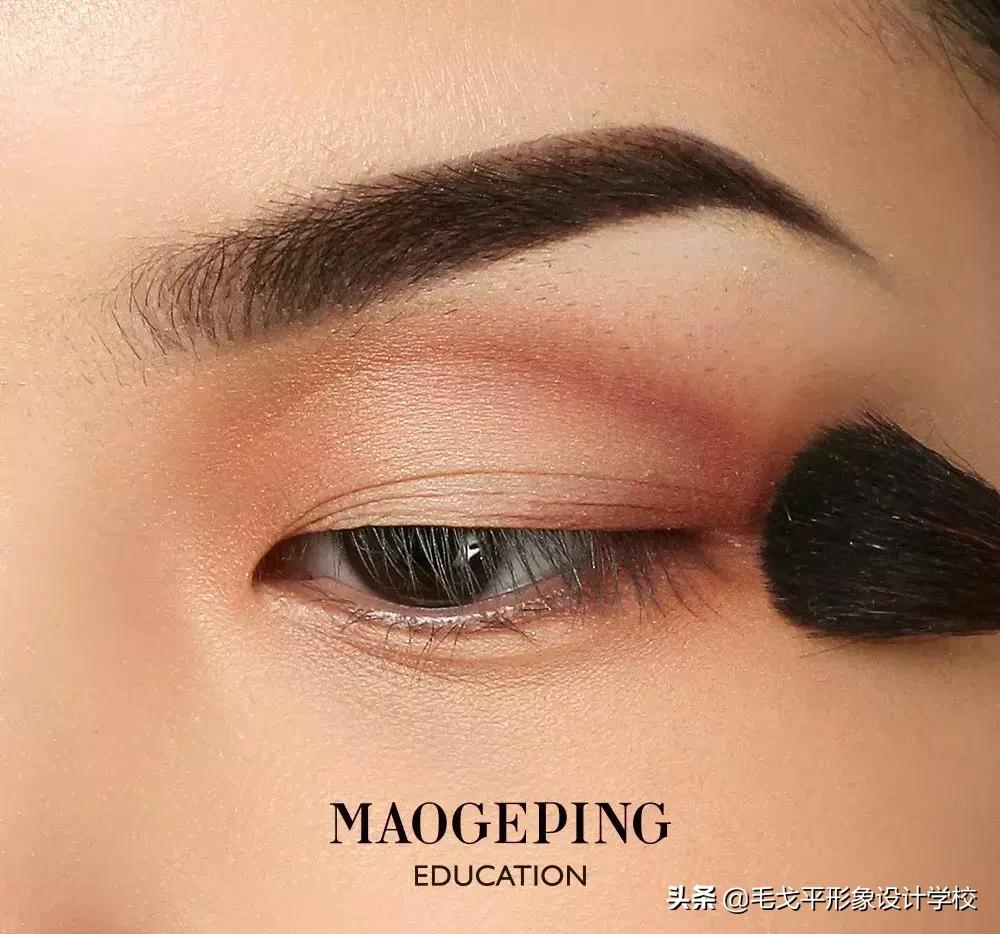 这样画眼妆优雅高级简直美到爆,日常欧式妆容适合什么眼妆