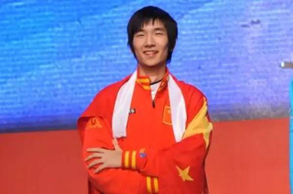 一人一场成名战,一人一场成名战足球