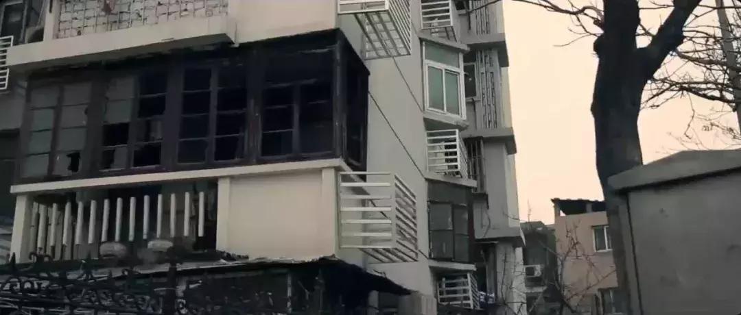 删*片毛**，讲荤段子，还不洗澡，但他教出的学生却能为刘德华写歌