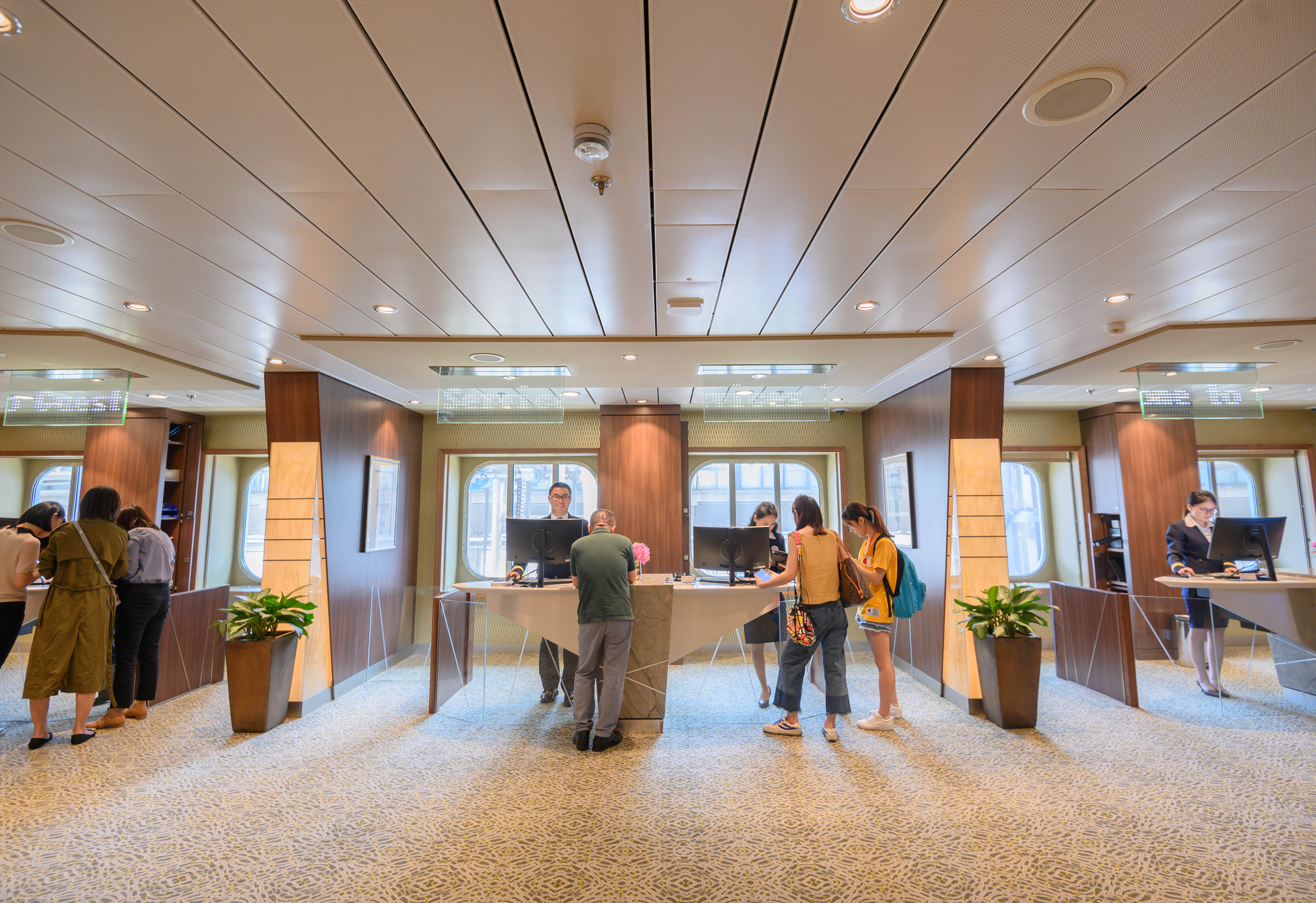 世界第一艘豪华邮轮,世界最大豪华邮轮首航