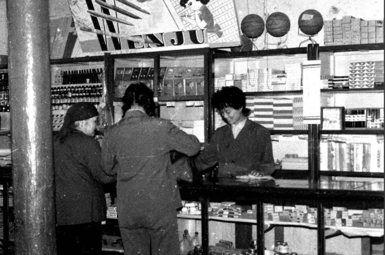 70年代供销社售货员长啥样,供销社80年代的销售员