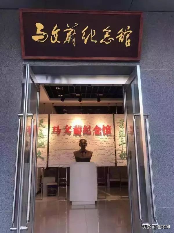 人民币上的“中国人民银行”六个汉字，端正庄毅、刚柔并济