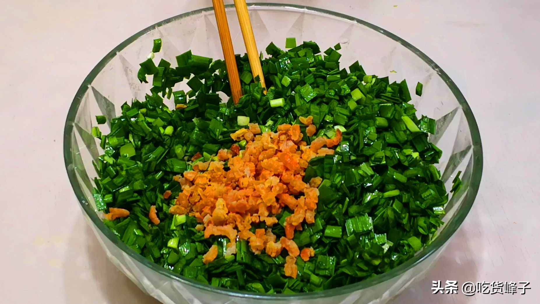 包韭菜饺子记住这三放四不放,韭菜饺子如何包才不粘手