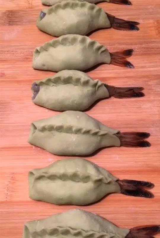 菠菜鸡蛋虾饺的做法,菠菜虾饺的家常做法