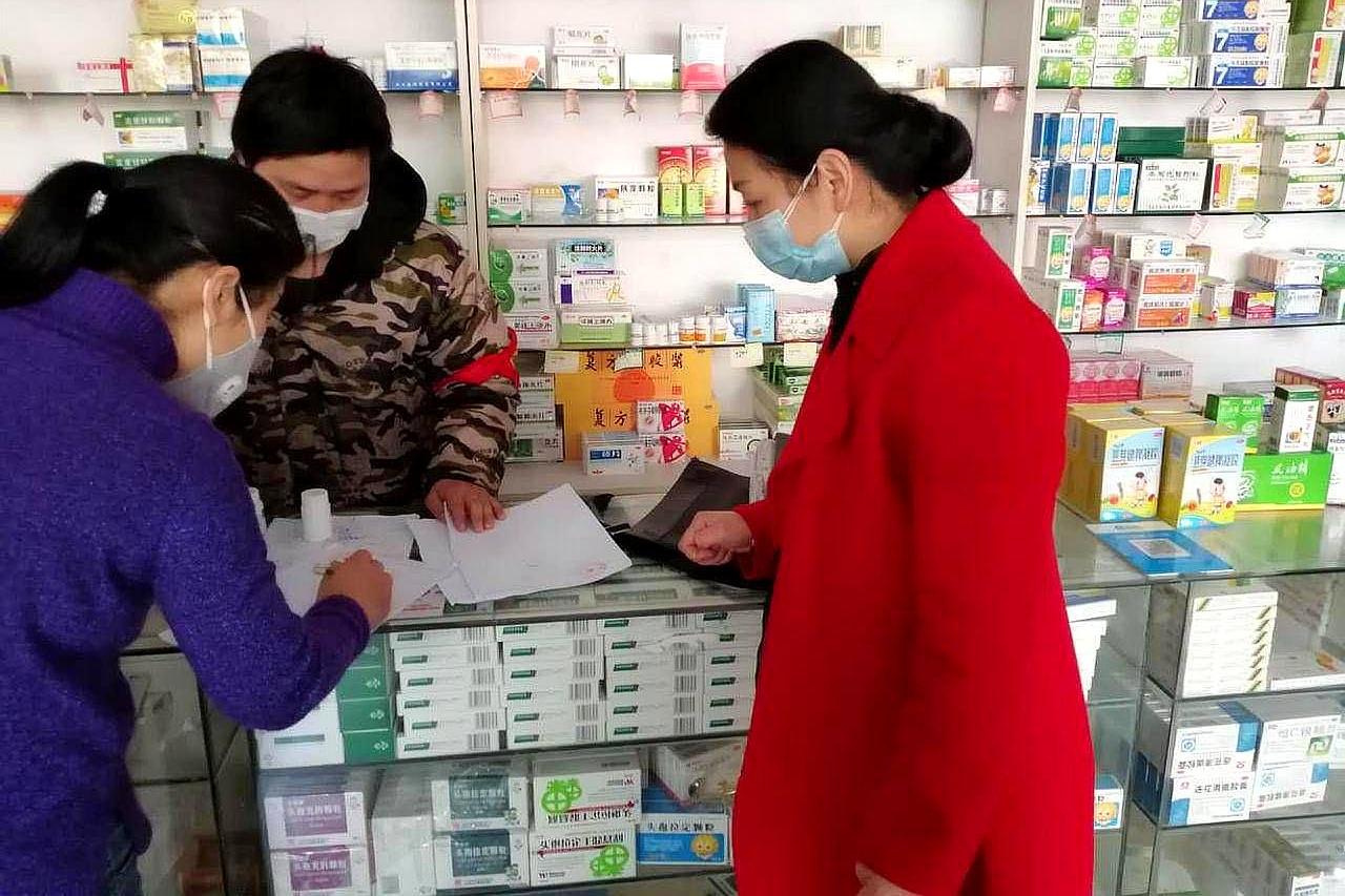 抗疫在一线的医护人员和志愿者们,抗疫在一线的医护人员