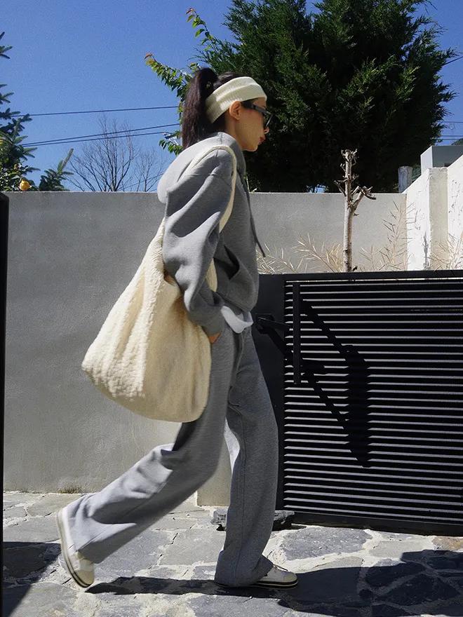 时尚卫衣穿搭技巧,最简单的卫衣穿搭