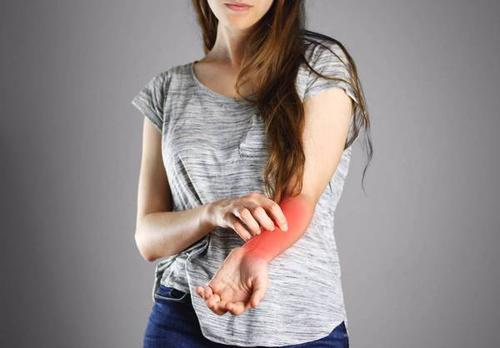 银屑病表面的鳞屑能抠掉吗,银屑病皮屑能抠么