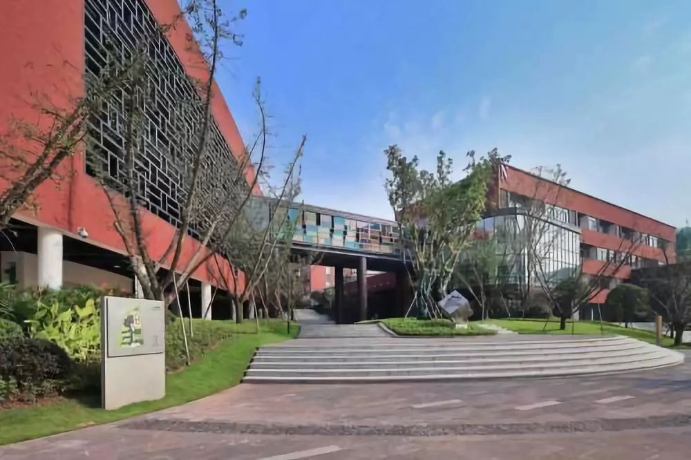 重庆小学学费一年多少钱,重庆小学为什么这么贵