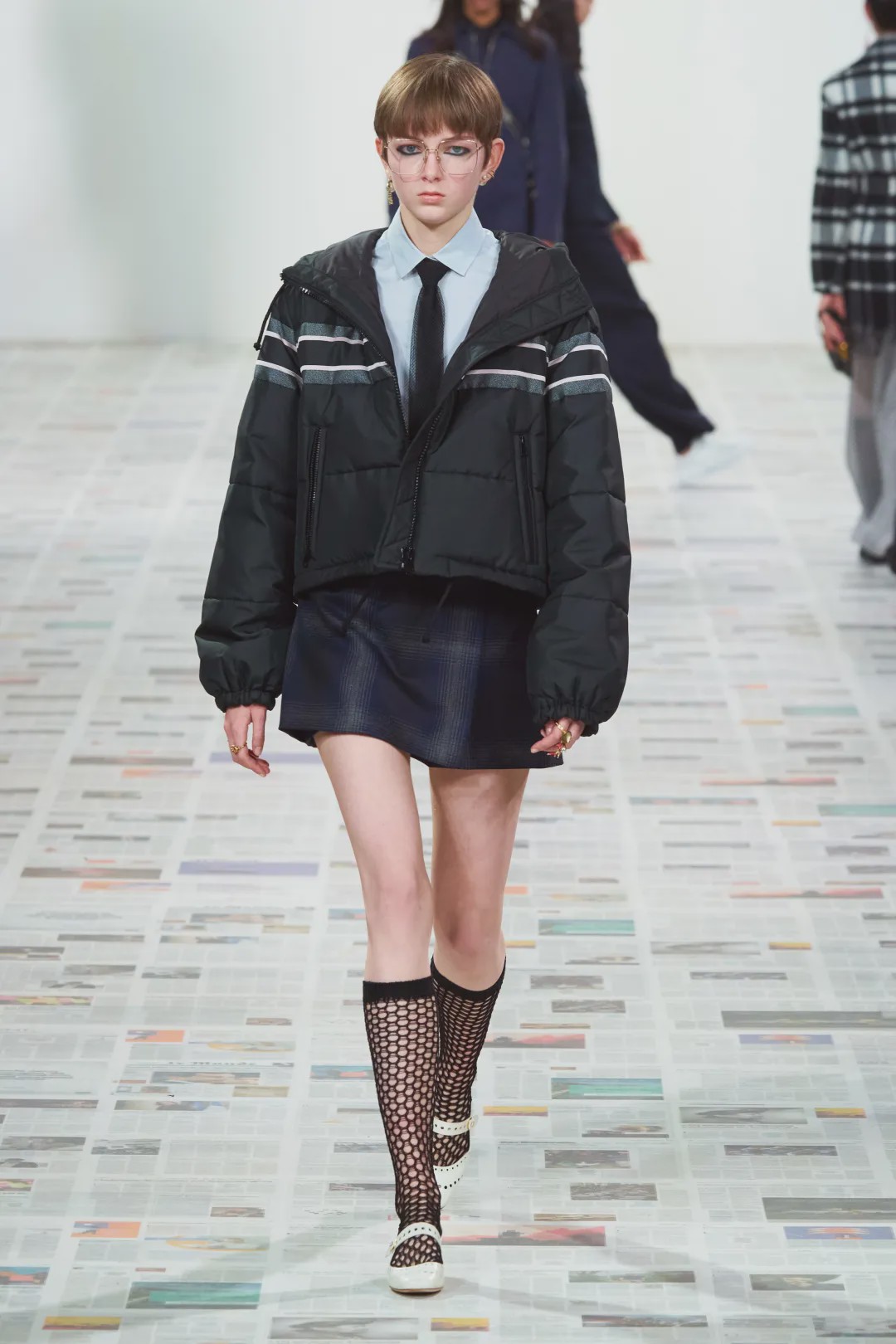 时装周看明星秀场,时装周走秀朋友圈背景