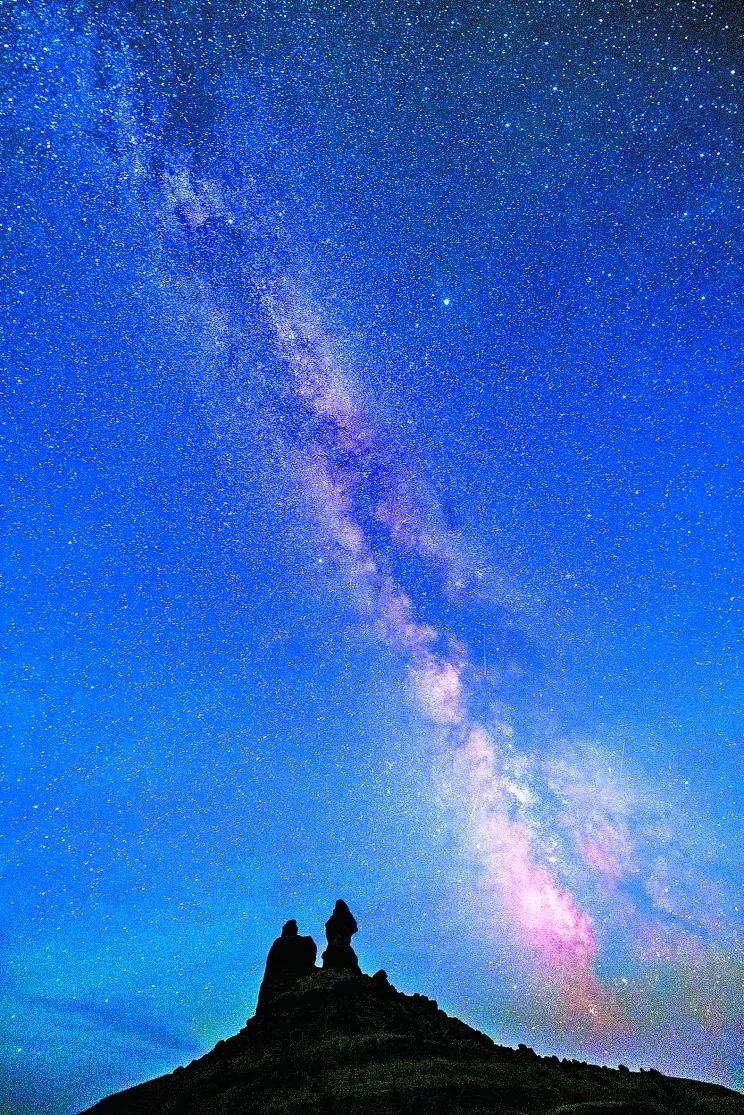 来*疆新**吧!这里的星空能满足你对浪漫的所有幻想……