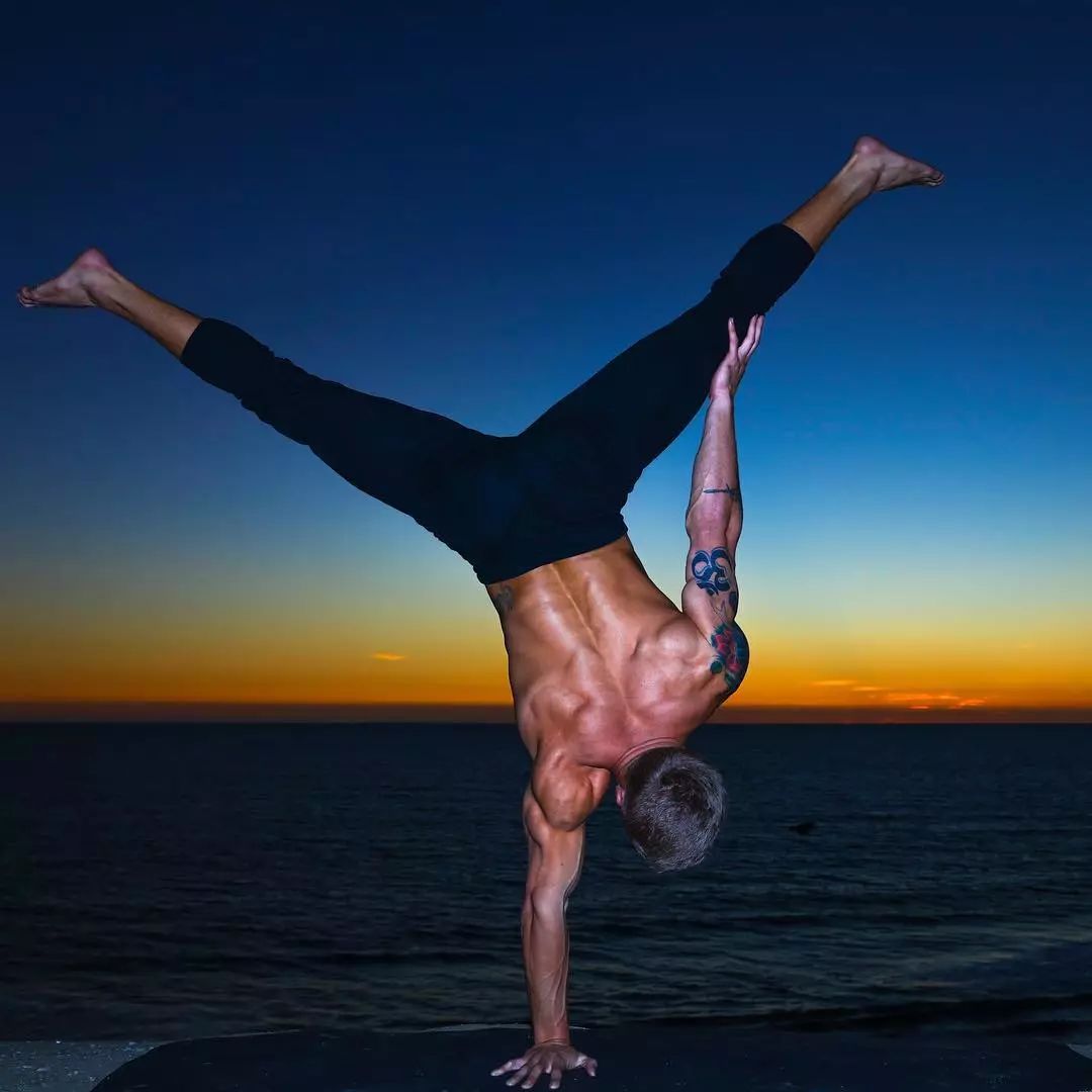 50-60岁男士练瑜伽,男士练瑜伽的好处有哪些