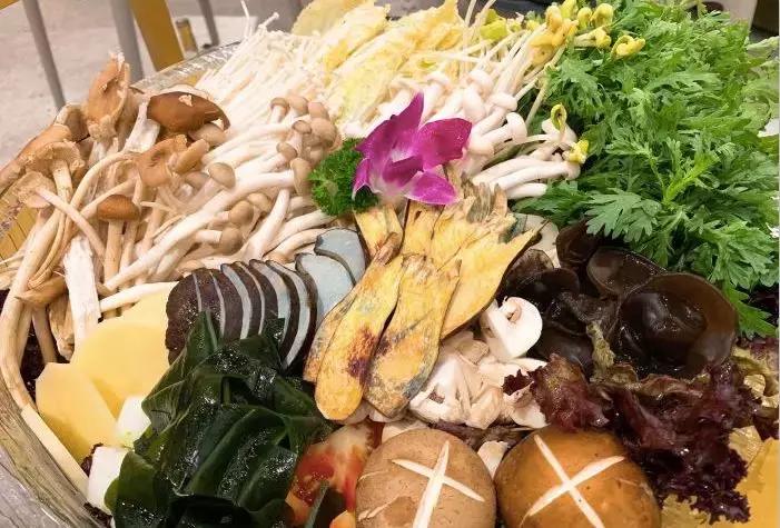 比用神仙水更具美颜效果的，居然是一碗不需代购的花胶鸡汤！