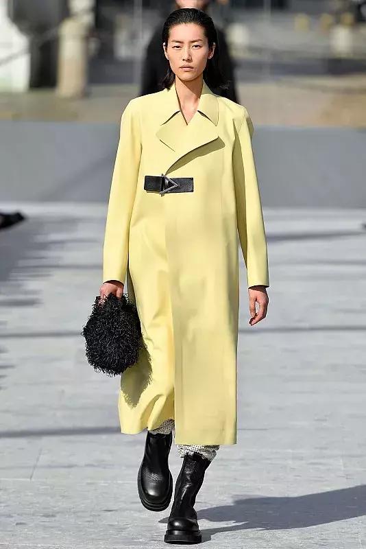 浅浅一抹鹅黄色解锁春日街头清新柔美小仙女Style!