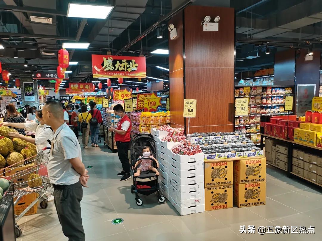 五象新区，一大型连锁超市，今日开业