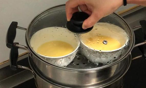 婆婆蒸蛋羹光滑无孔不粘碗，跟着学一遍后，才发现我一直用错方法