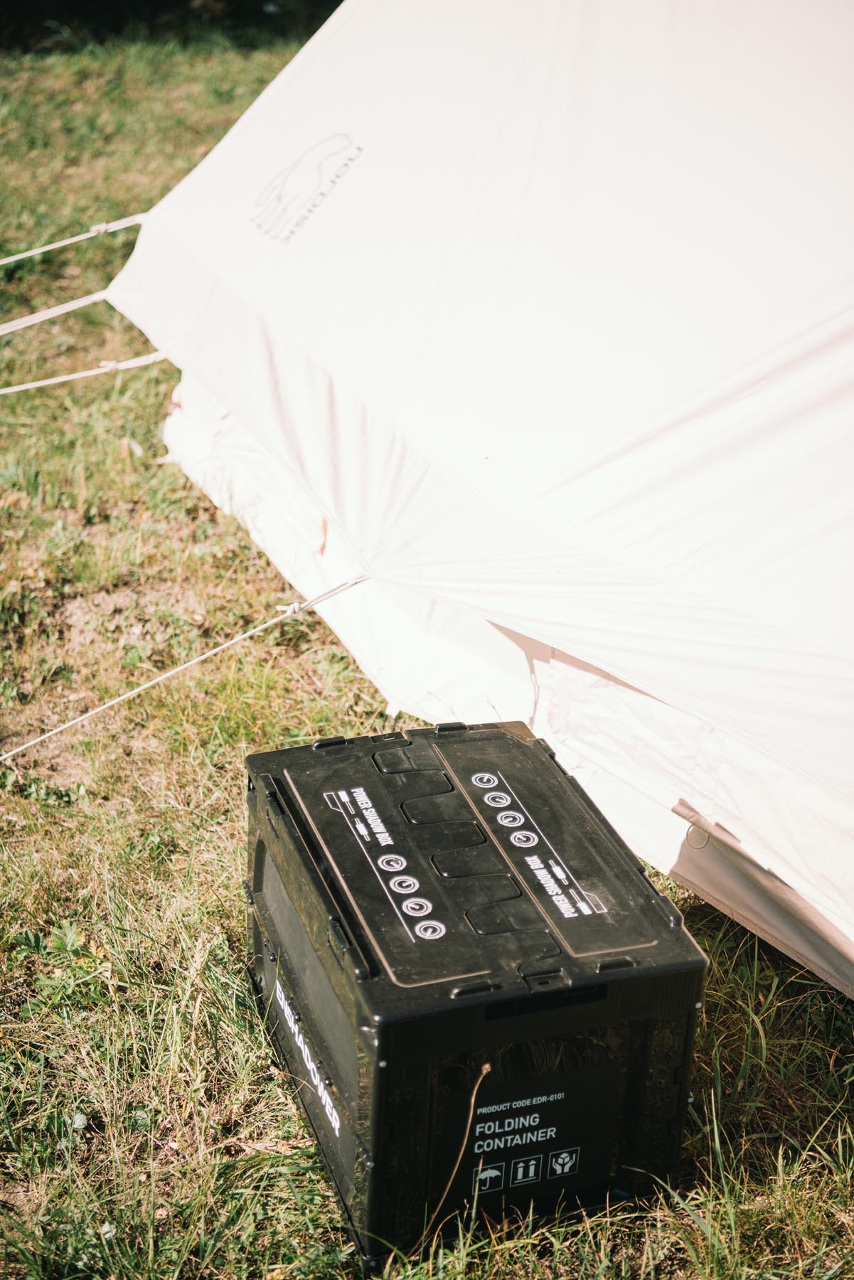 拥有这21件高颜值户外装备,让我们的草原野餐会像家里般优雅