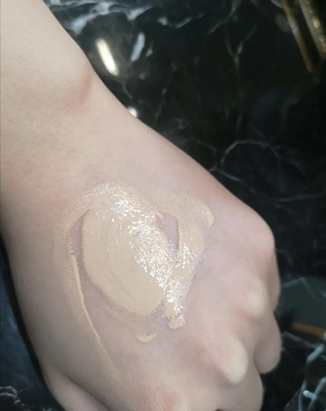 白皮肤适合阿玛尼哪款粉底液,干皮虫草和沁水粉底液测评