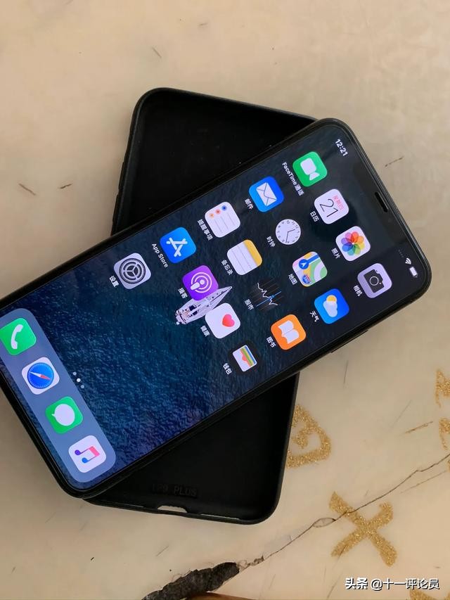 3000左右的苹果xsm卡贴机使用一月实际体验（包括信号问题）