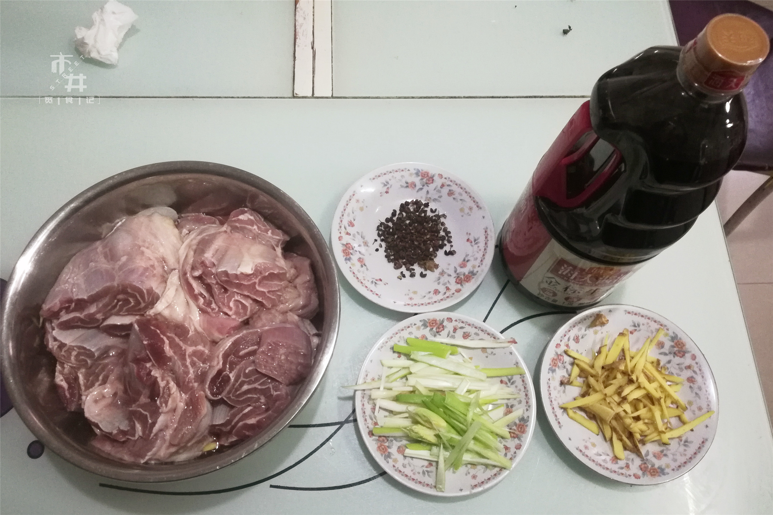 做卤牛肉，我家用了20多年的配方，牛肉酥软不缩水，有嚼头不塞牙