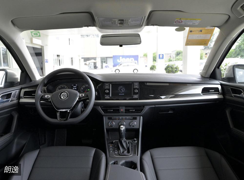 12年的朗逸和12年的福克斯哪个好,福克斯和大众朗逸哪个比较省油