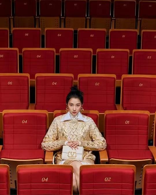 华伦天奴铆钉鞋绝美,华伦天奴绝美