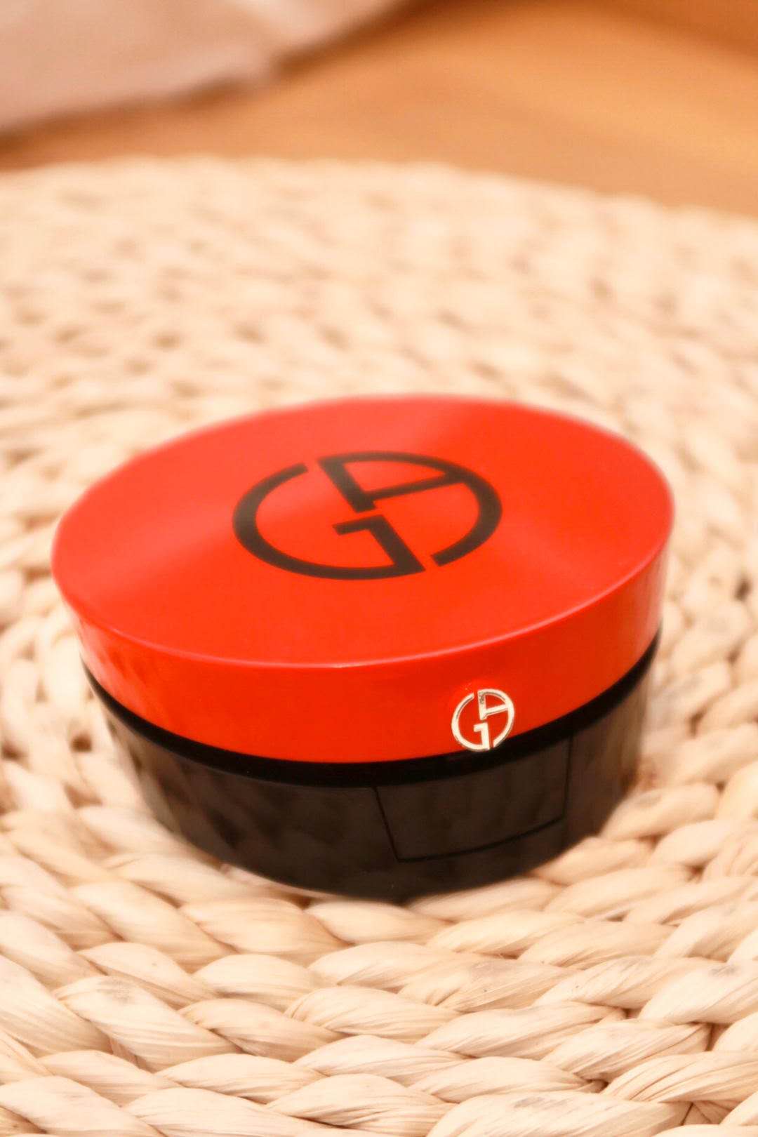 油皮夏天用气垫还是用粉底,油皮女生买什么护肤品最好