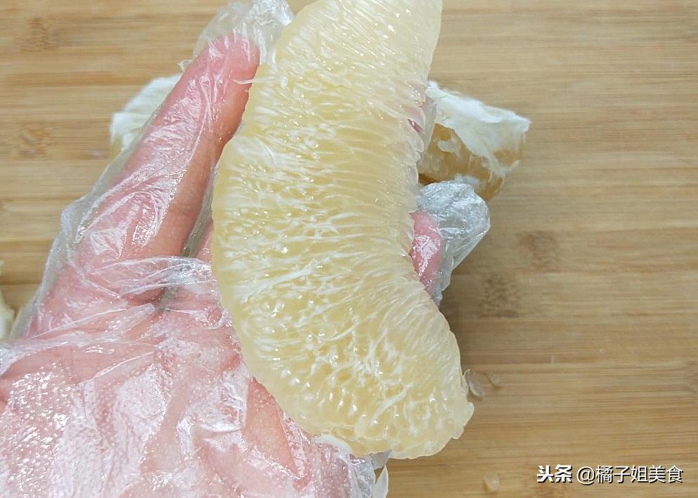 怎样剥柚子又好看又好吃,柚子待客怎么切