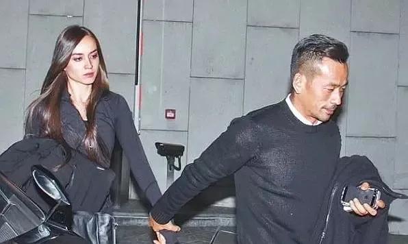 世纪恋崩了！收3亿分手费，4个孩子都不要了？