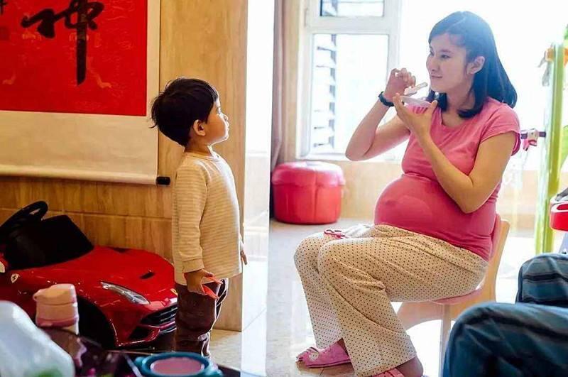 准妈妈怀孕双胞胎,准妈妈怀上罕见五胞胎